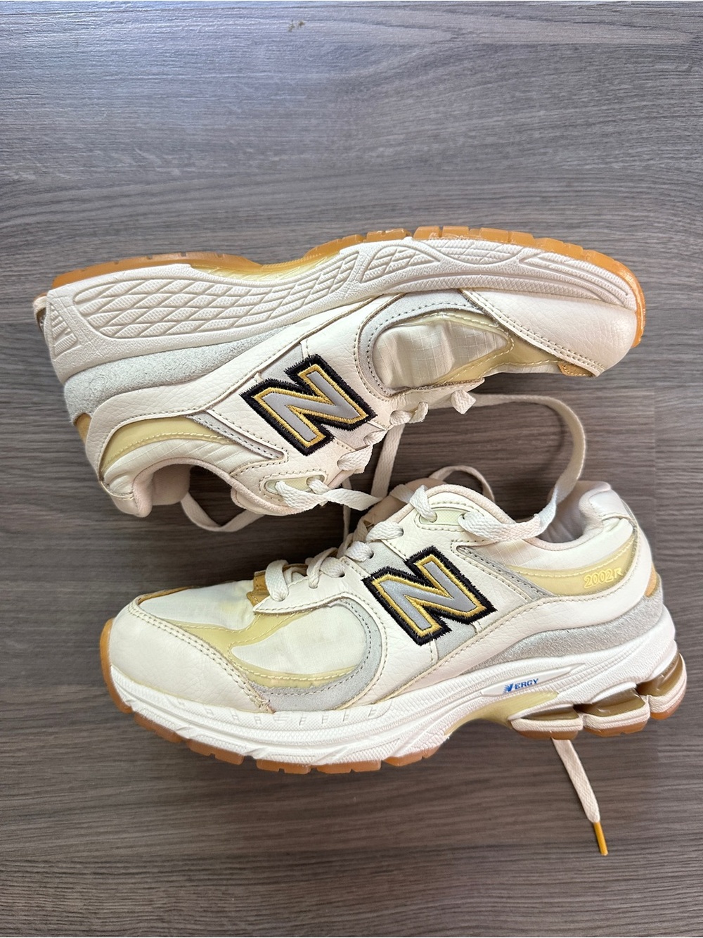 New Balance 2002R - Picture 2 of 6